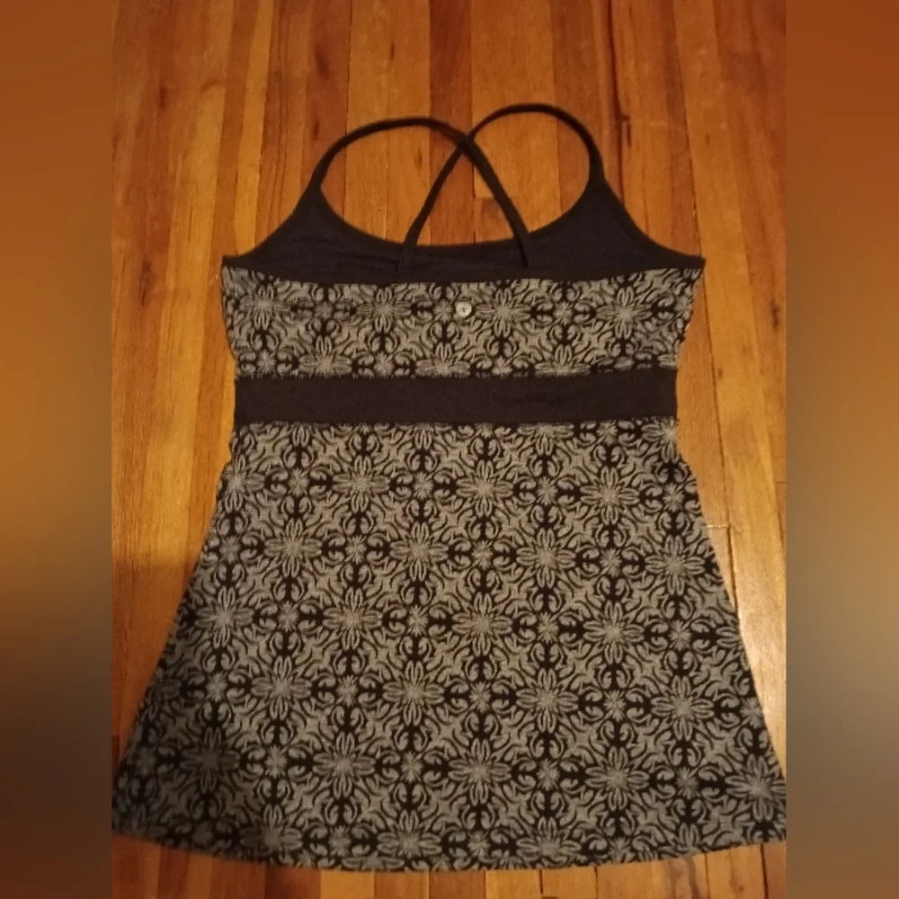 Floral Patterned Tank Top - Picture 2 of 2